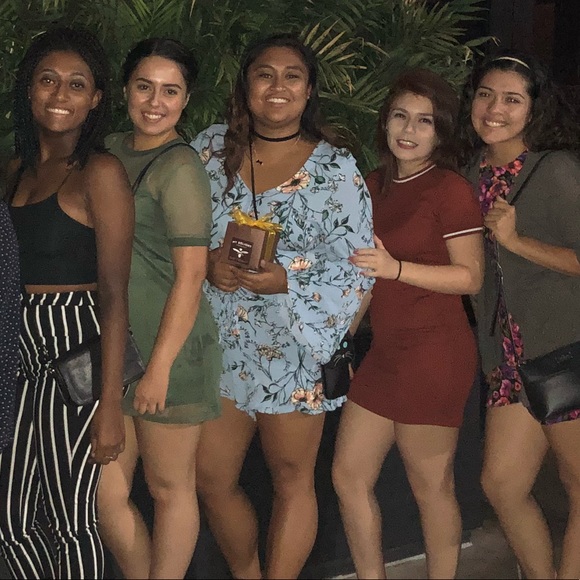 Meet your Posher, Danessa - Picture 2 of 2